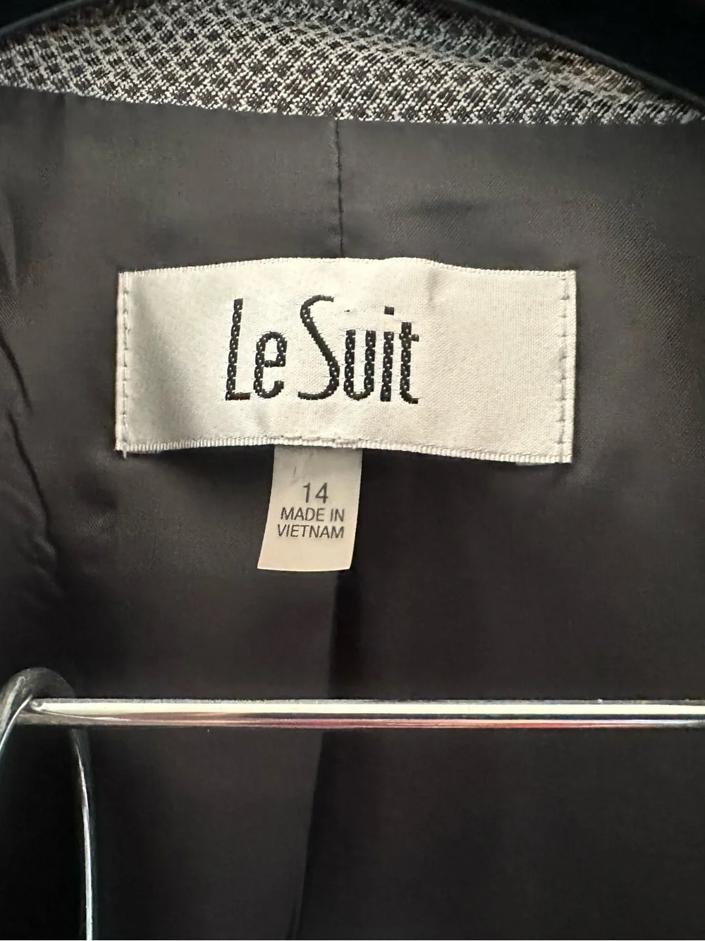 Gently worn Le Suit Women's Gray Textured 2 Piece 3/4 Sleeve Skirt Suit - Gray